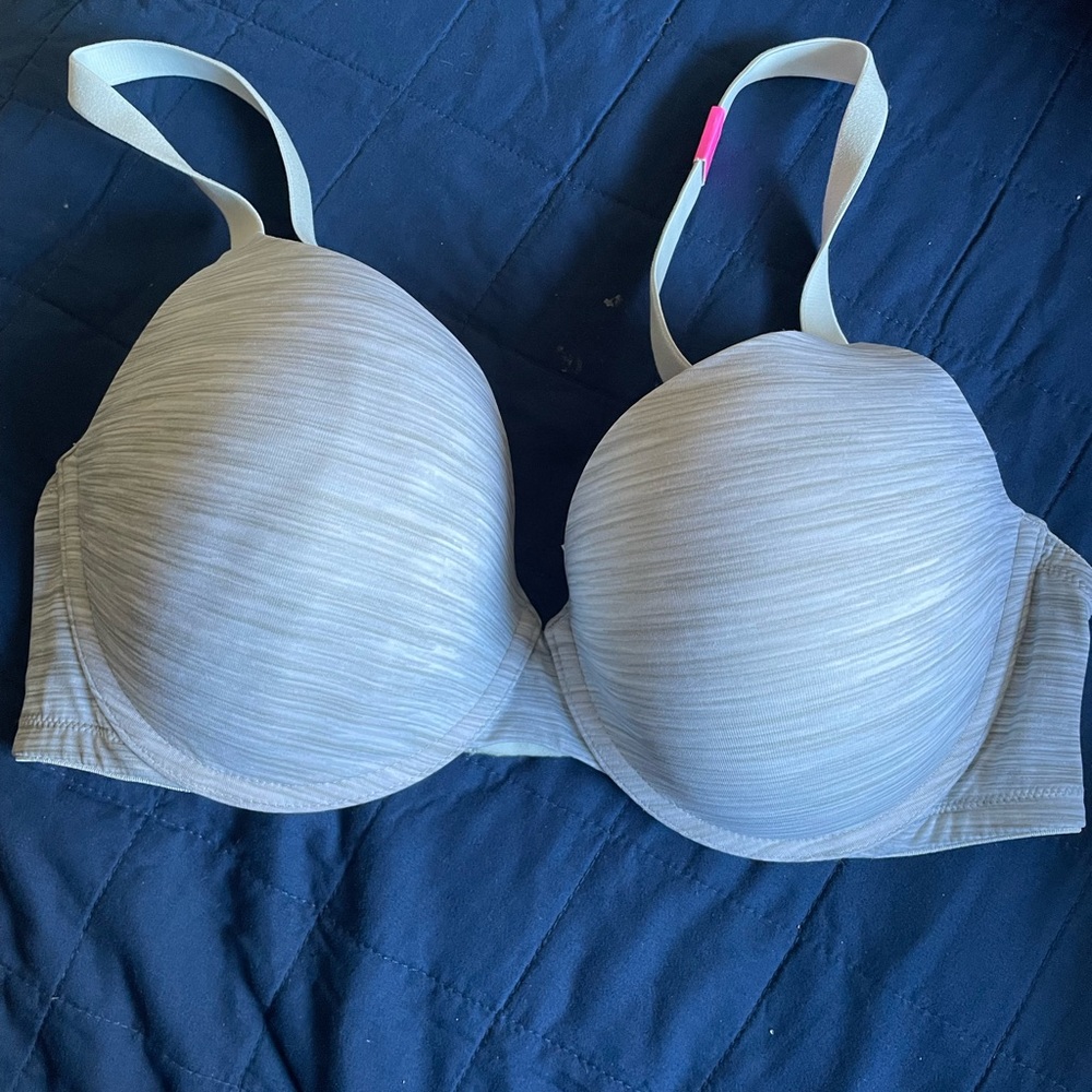Victoria secret 36D push up bra